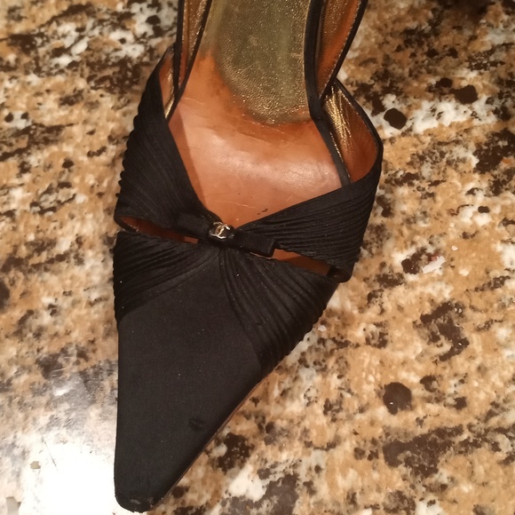 A really beautiful pair of authentic Chanel heels - Picture 8 of 12